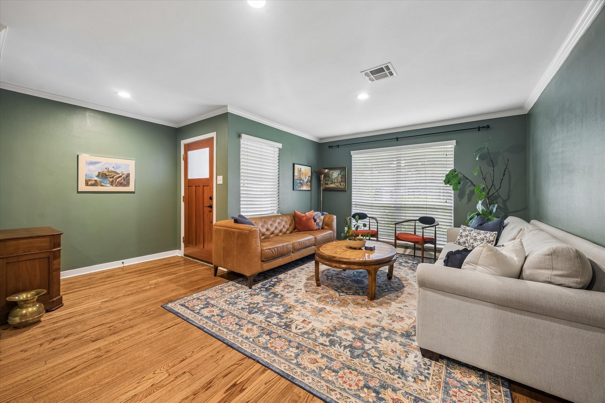 2031 Chantilly Lane photo 2