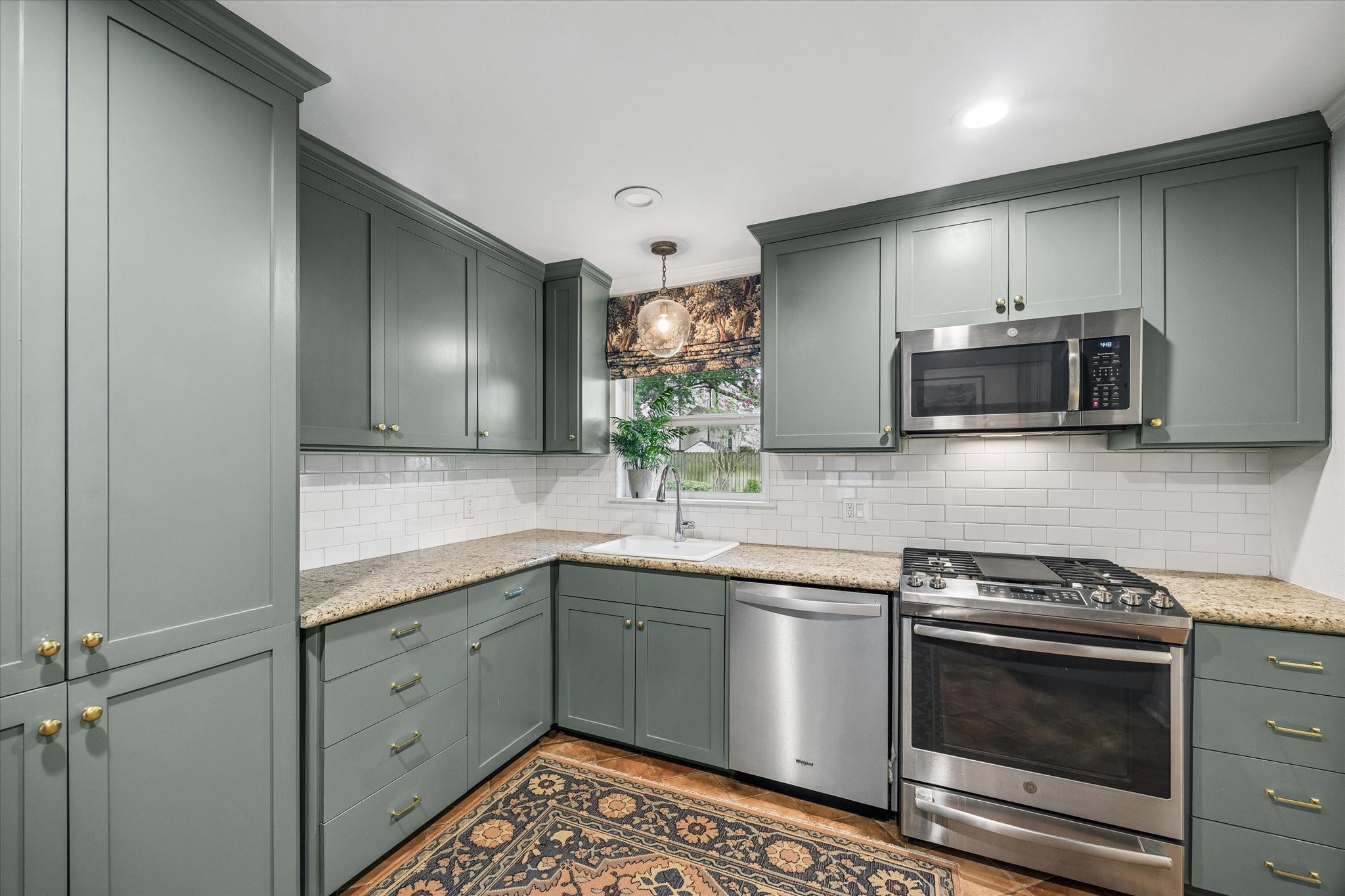 2031 Chantilly Lane photo 11