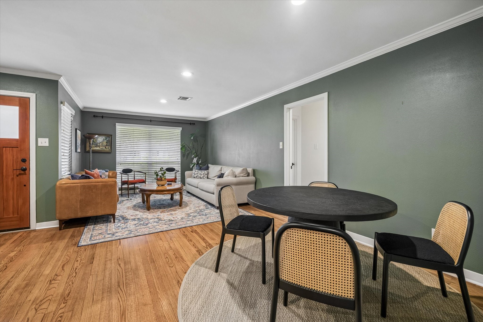 2031 Chantilly Lane photo 4