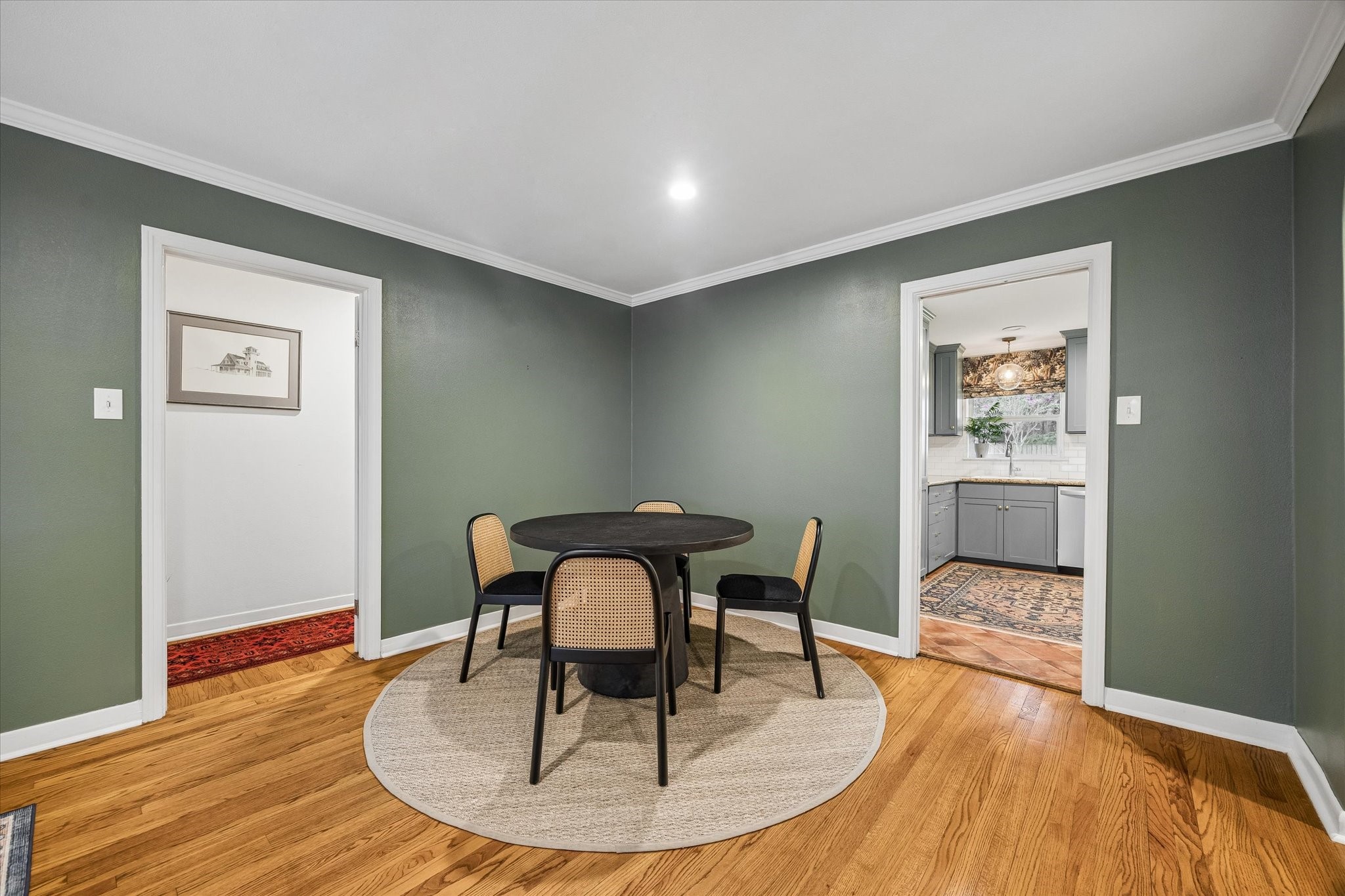 2031 Chantilly Lane photo 5
