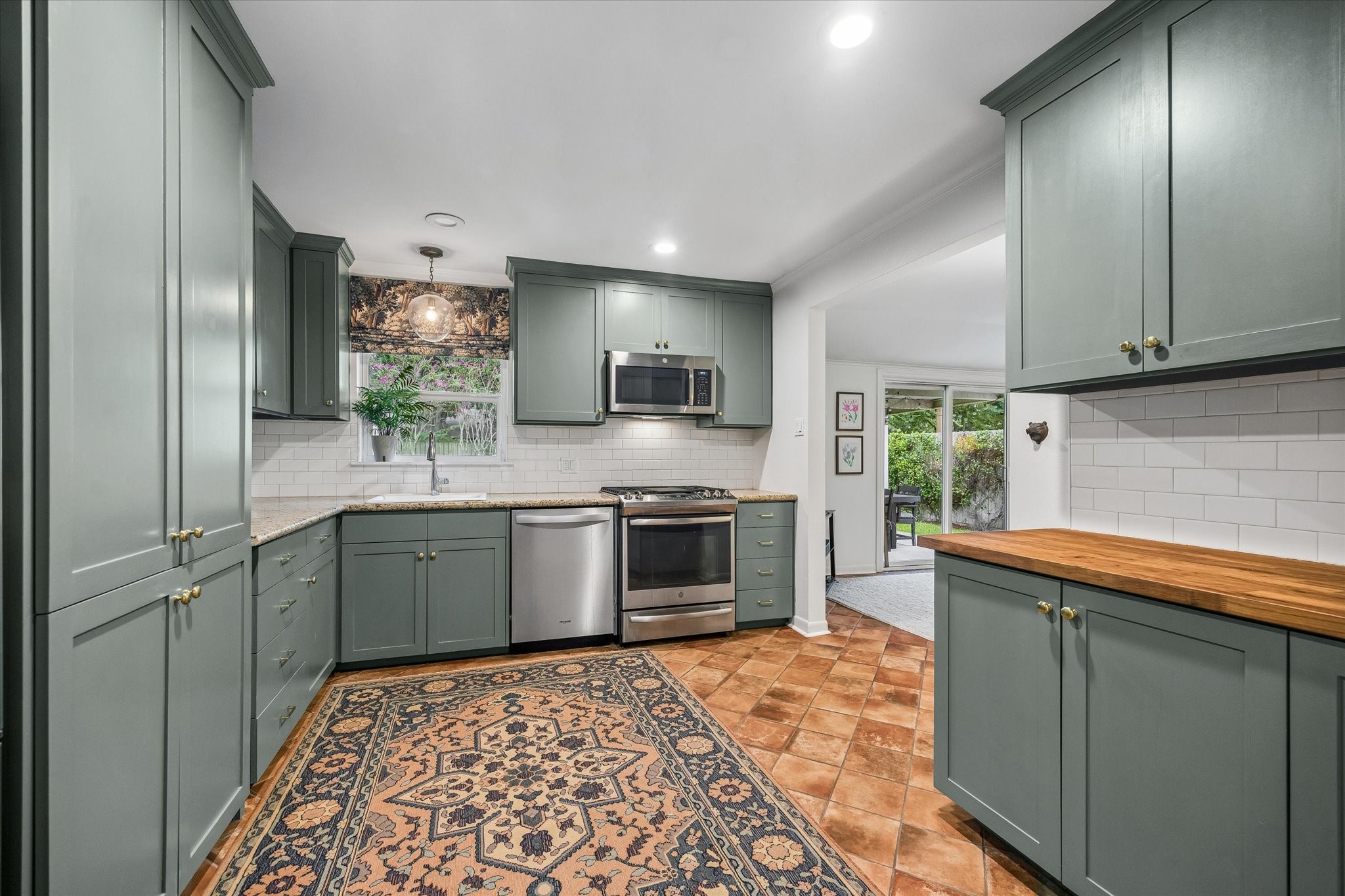 2031 Chantilly Lane photo 8