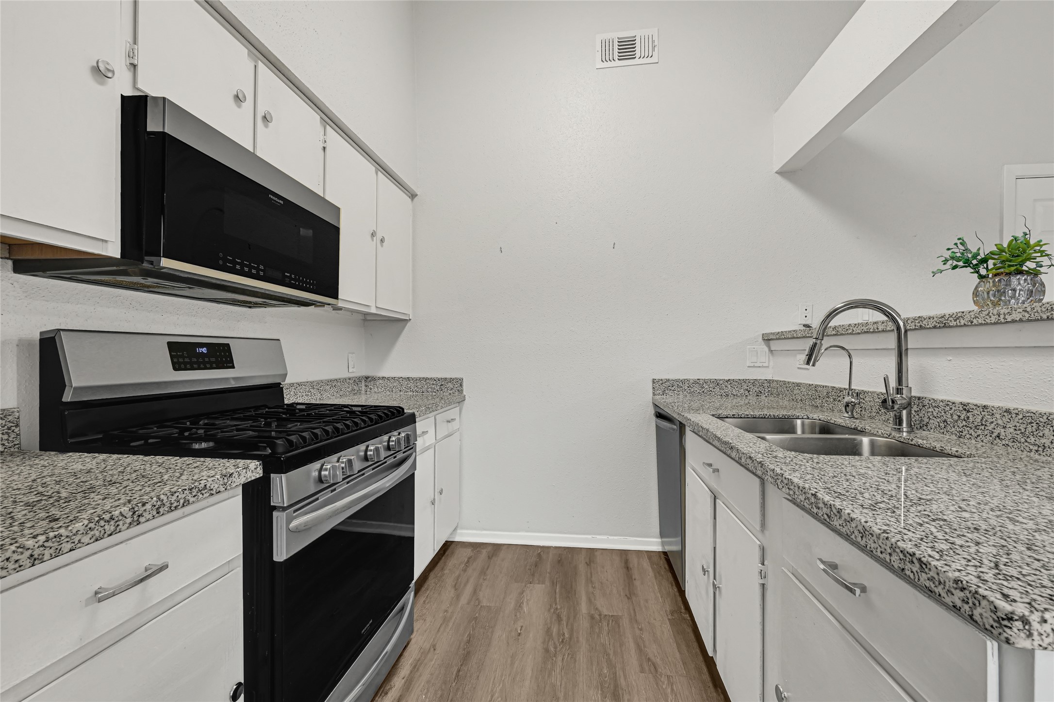 10802 Forest Leaf Drive photo 16