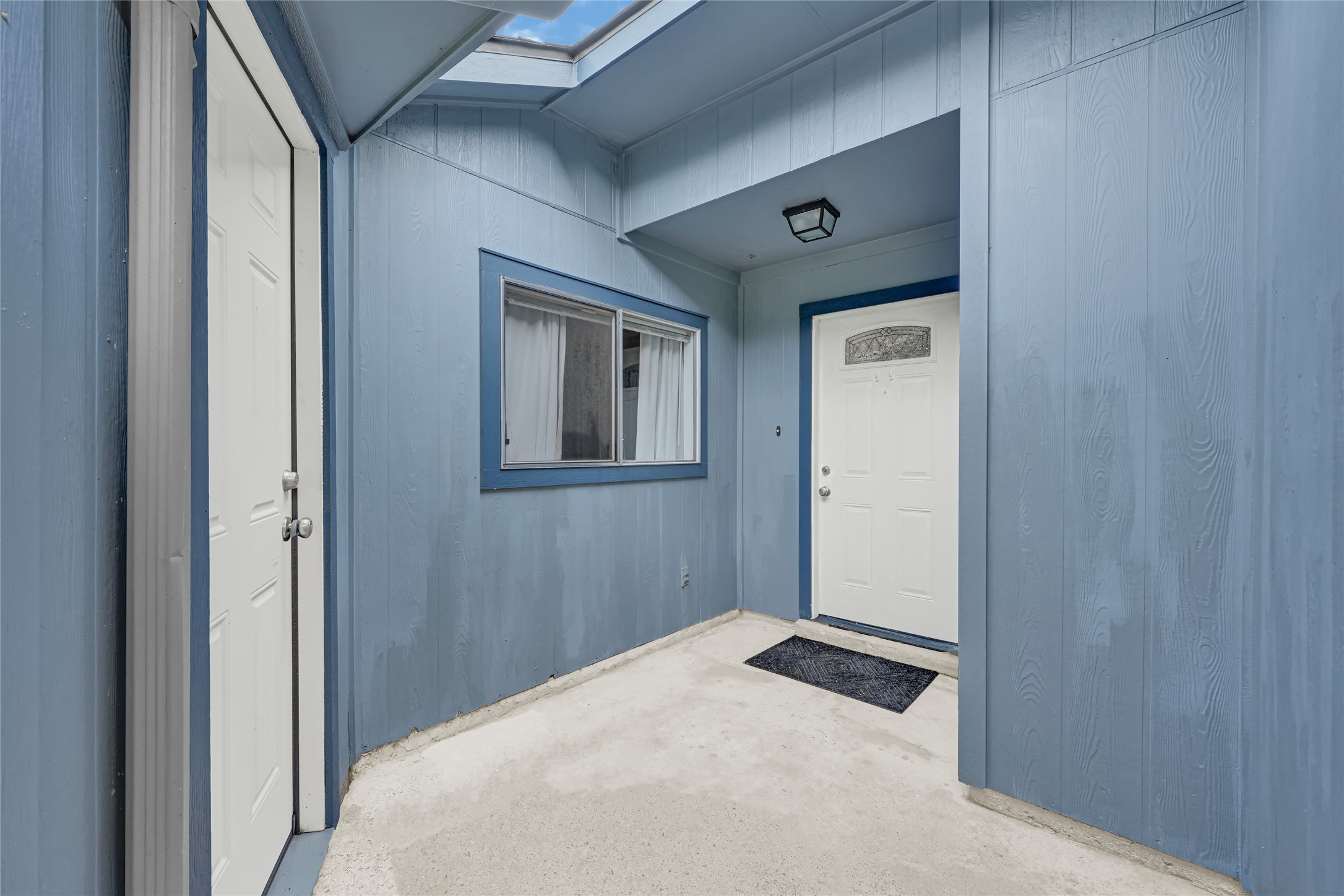 10802 Forest Leaf Drive photo 3