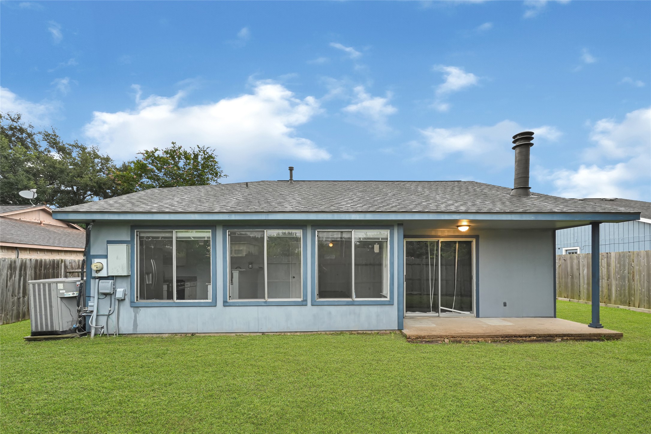 10802 Forest Leaf Drive photo 5