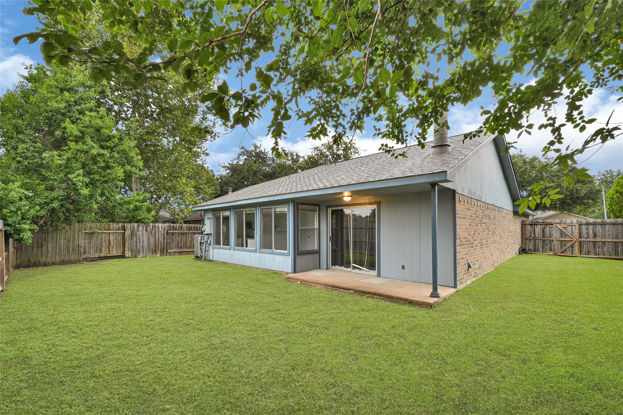 10802 Forest Leaf Drive photo 6