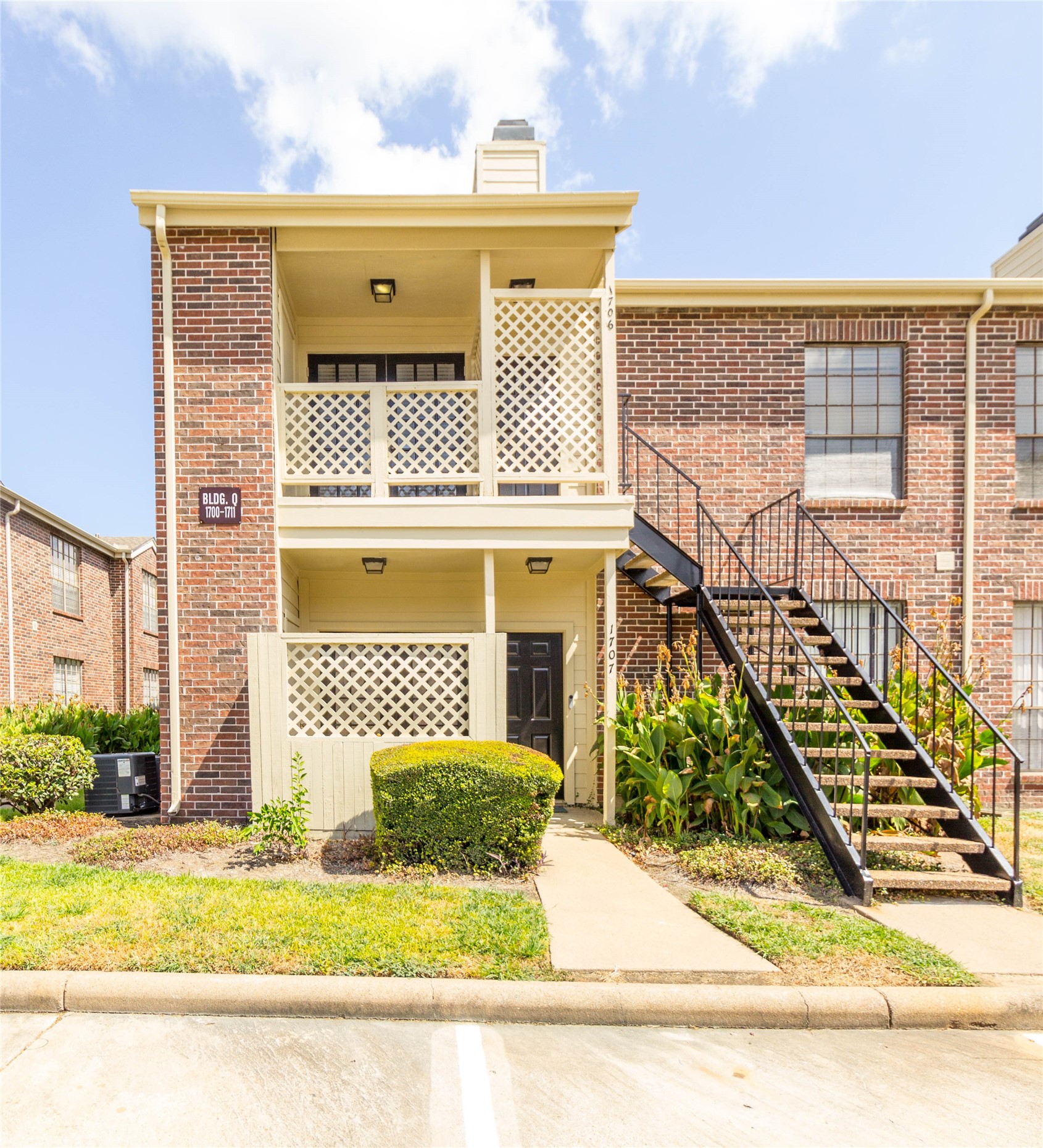 2121 El Paseo Street 1706