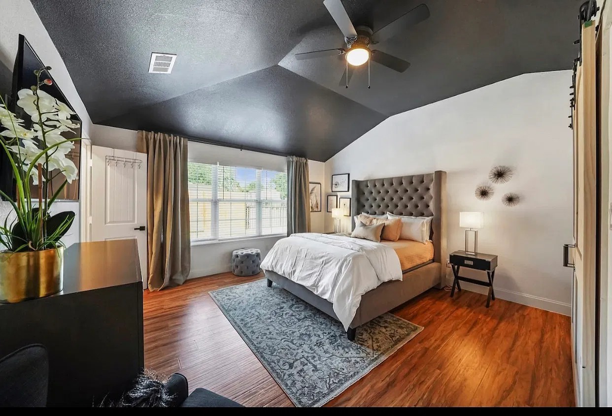 5711 Hardy Street photo 3