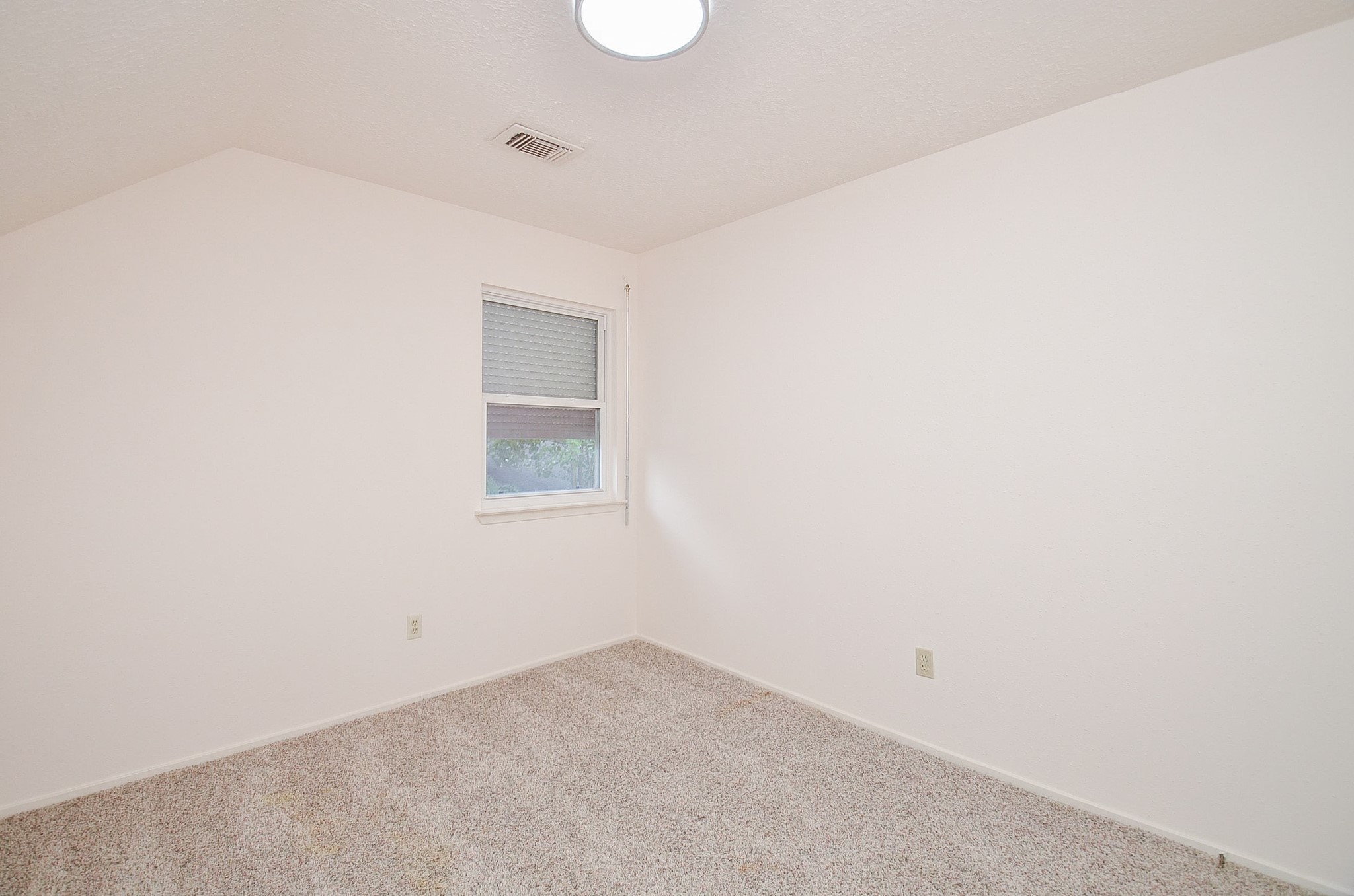 2102 Landcircle Court photo 20