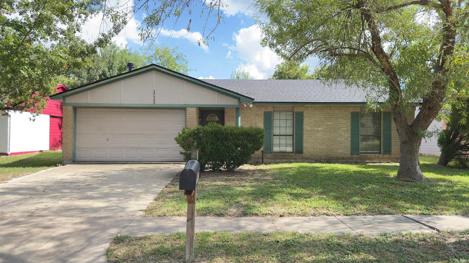 17523 Fieldglen Drive photo 2