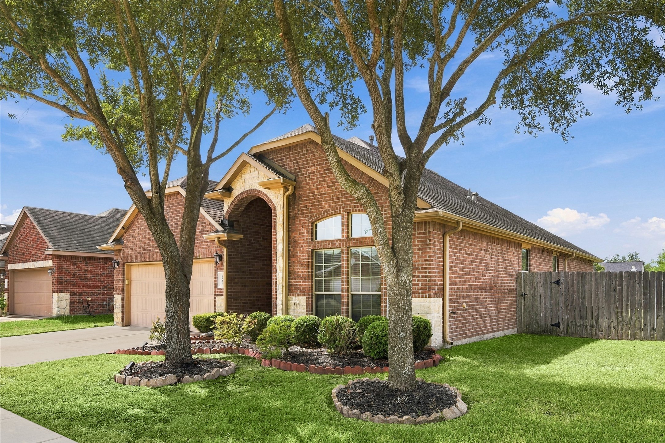 6531 Magellan Manor Drive photo 2