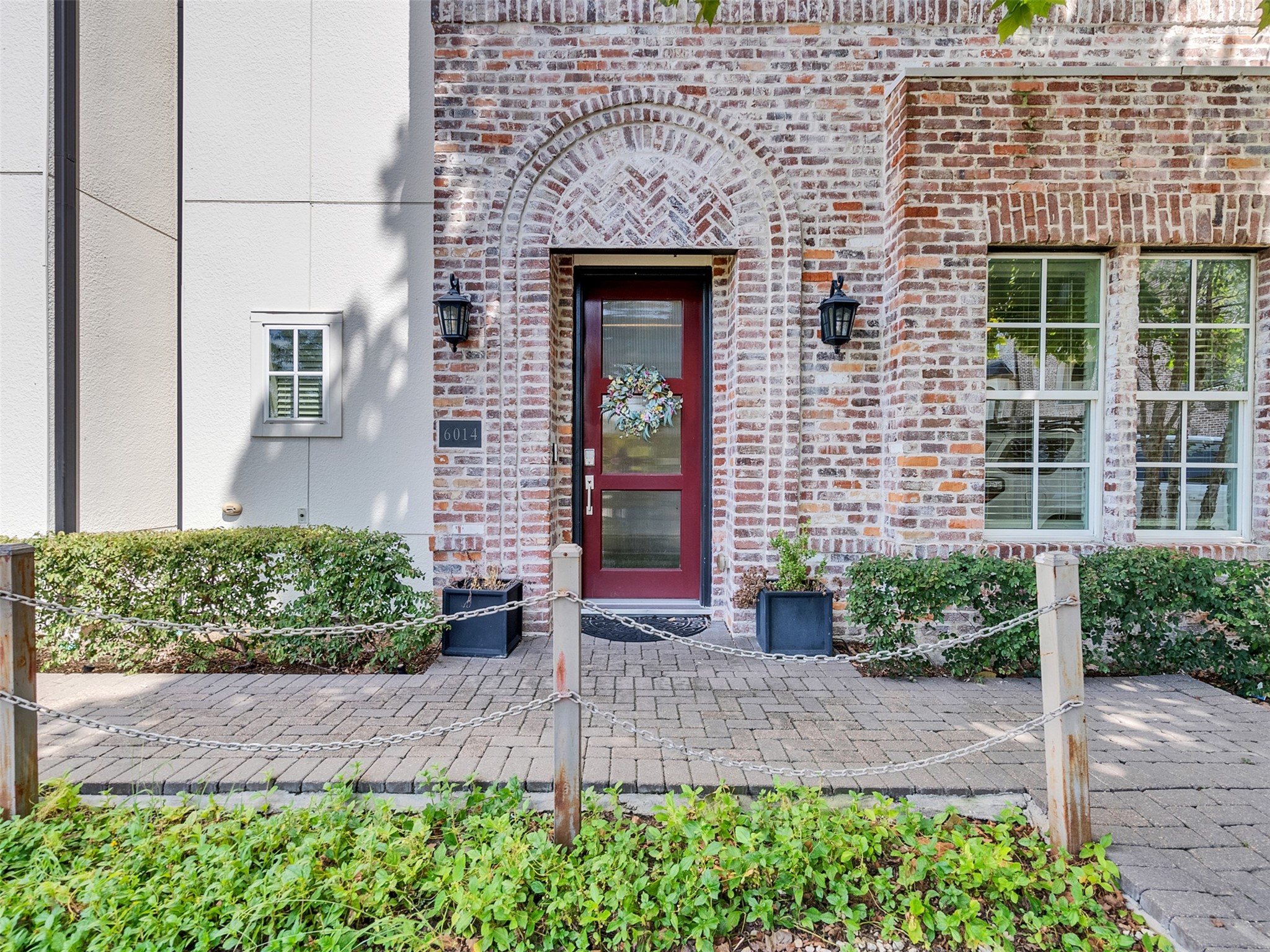6014 Matthew Oaks Place photo 3