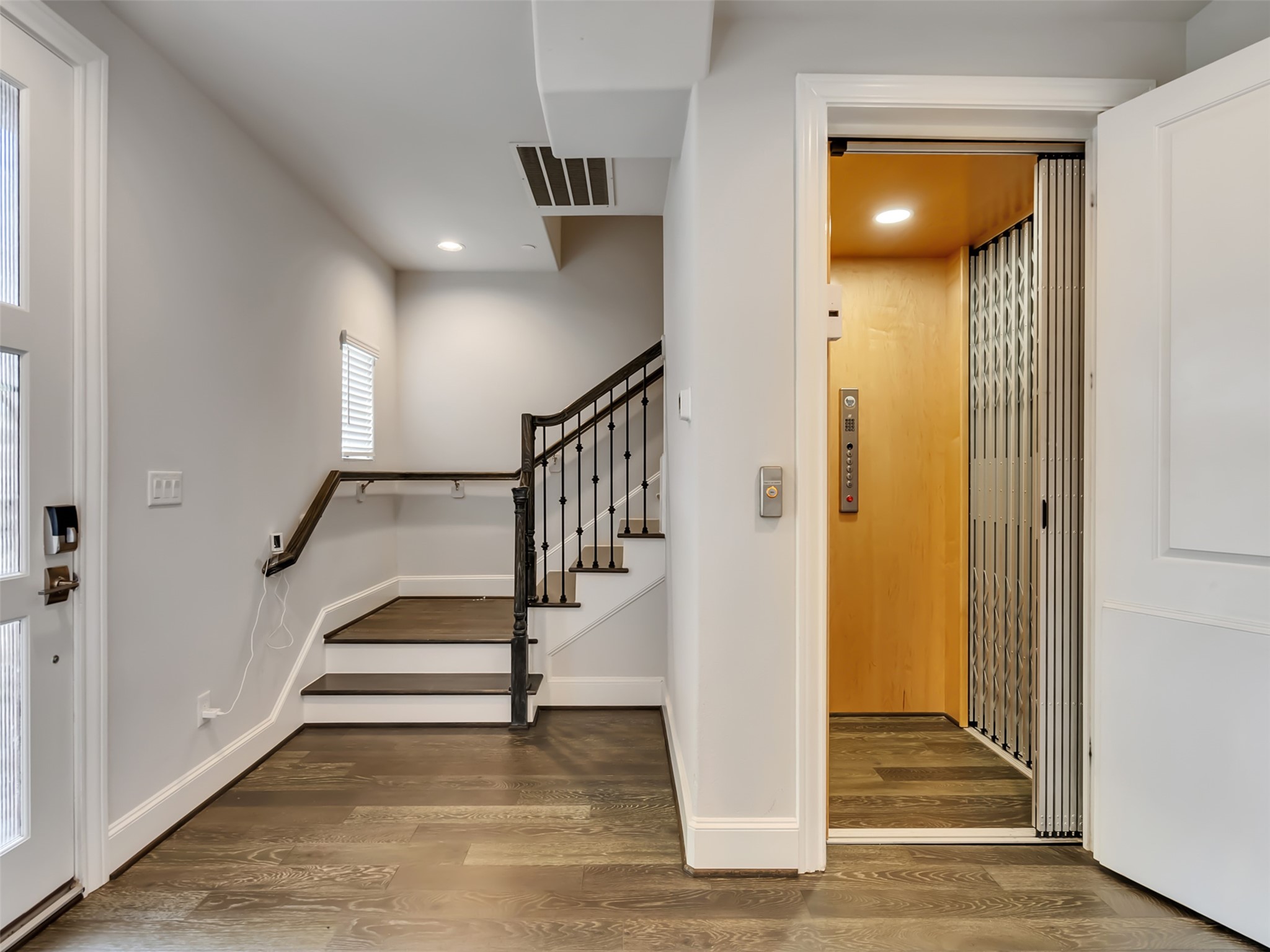 6014 Matthew Oaks Place photo 4