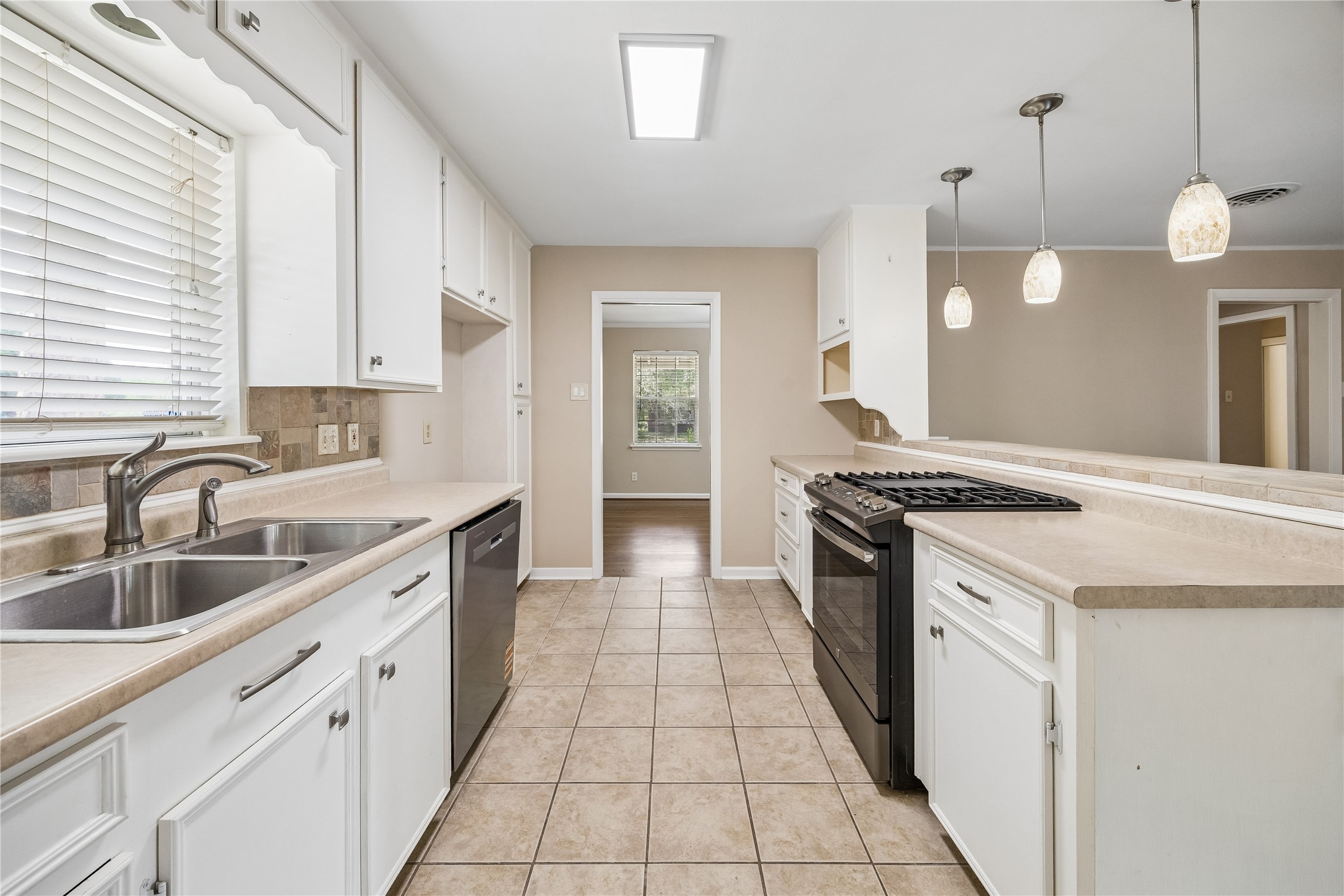 7135 Hendon Lane photo 11