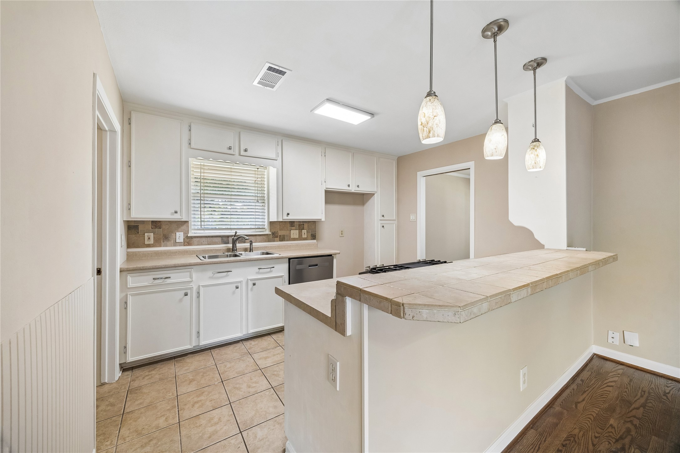 7135 Hendon Lane photo 12
