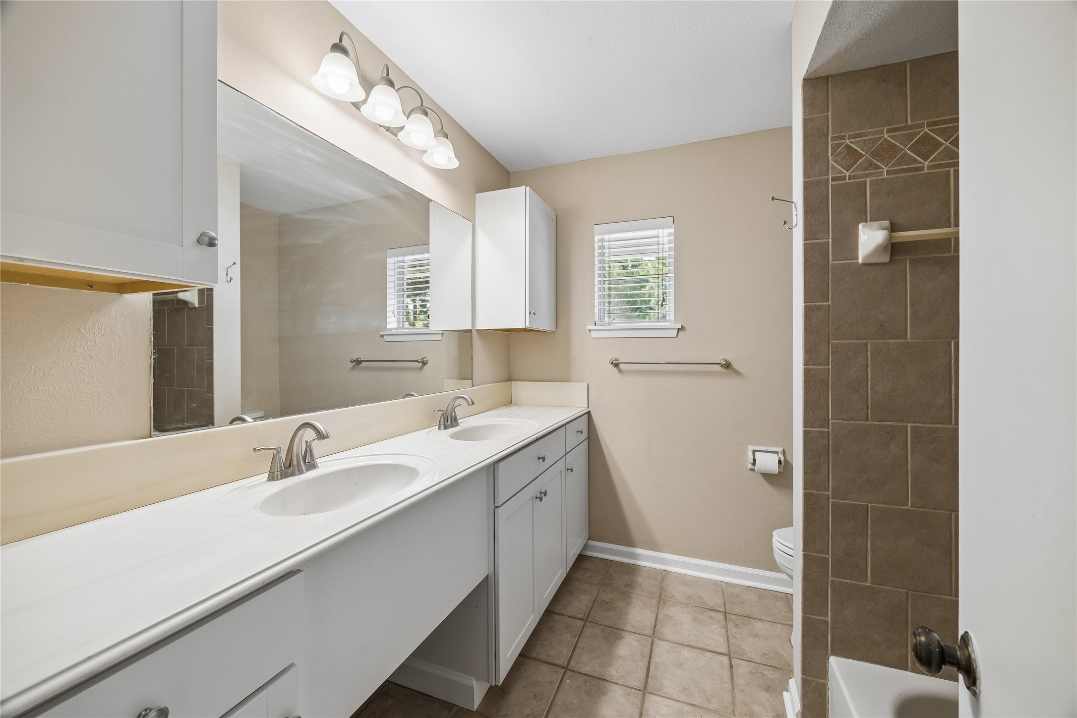 7135 Hendon Lane photo 13