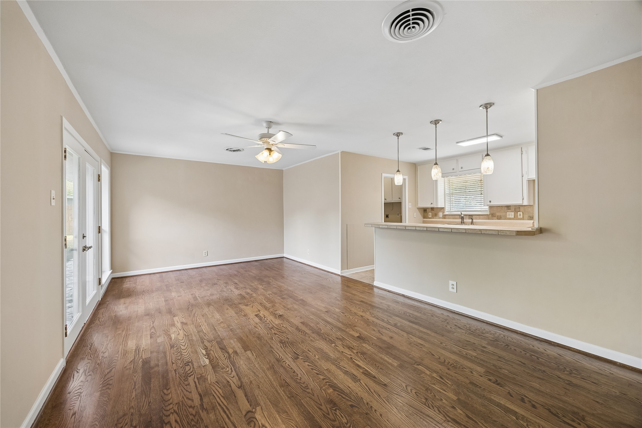 7135 Hendon Lane photo 8