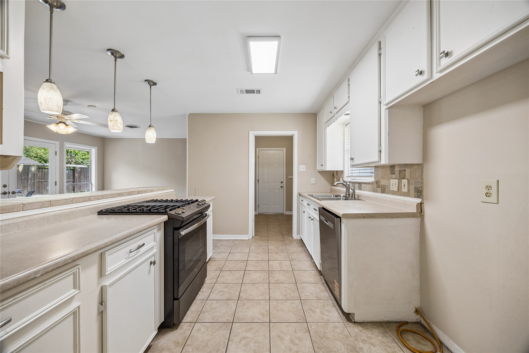 7135 Hendon Lane photo 10