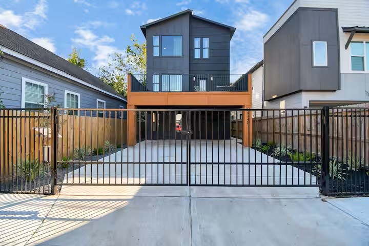2520 Rosalie Street photo 2