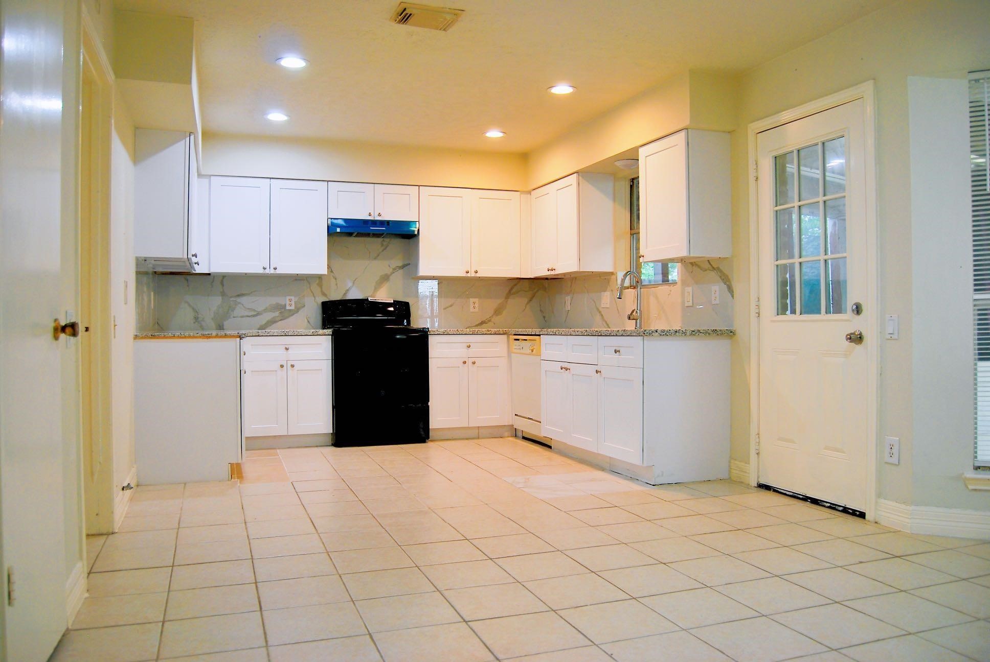2127 Woodland Springs Street photo 5