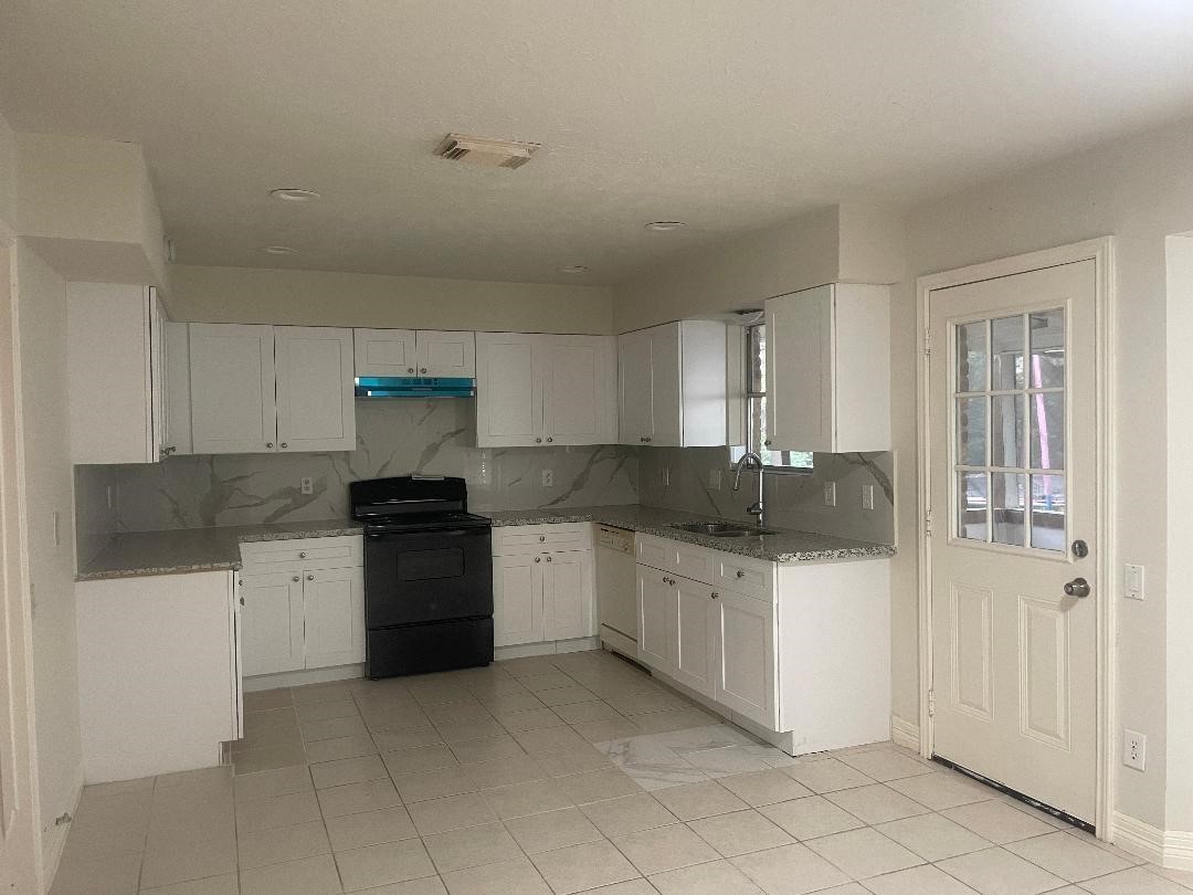 2127 Woodland Springs Street photo 7
