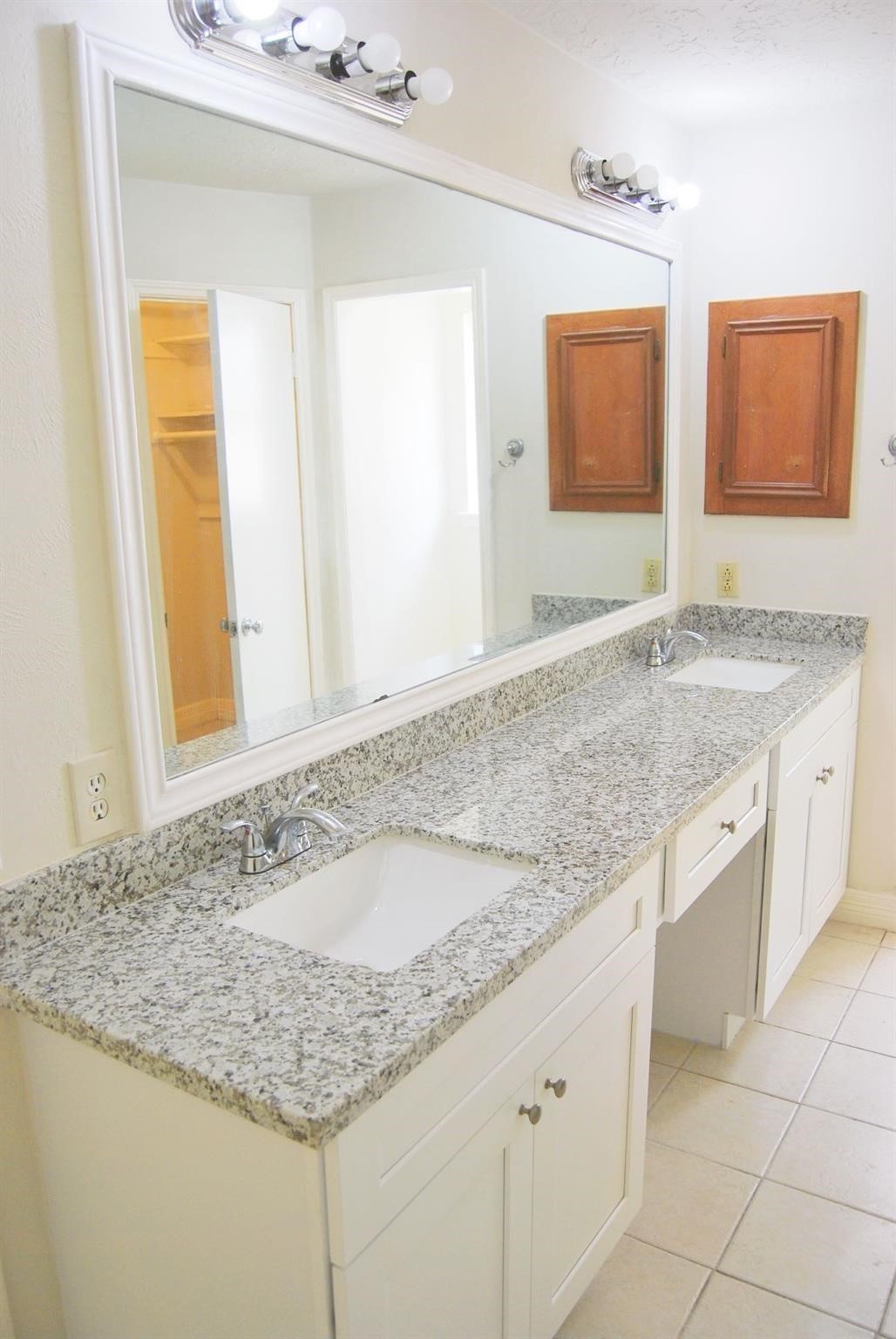 2127 Woodland Springs Street photo 9