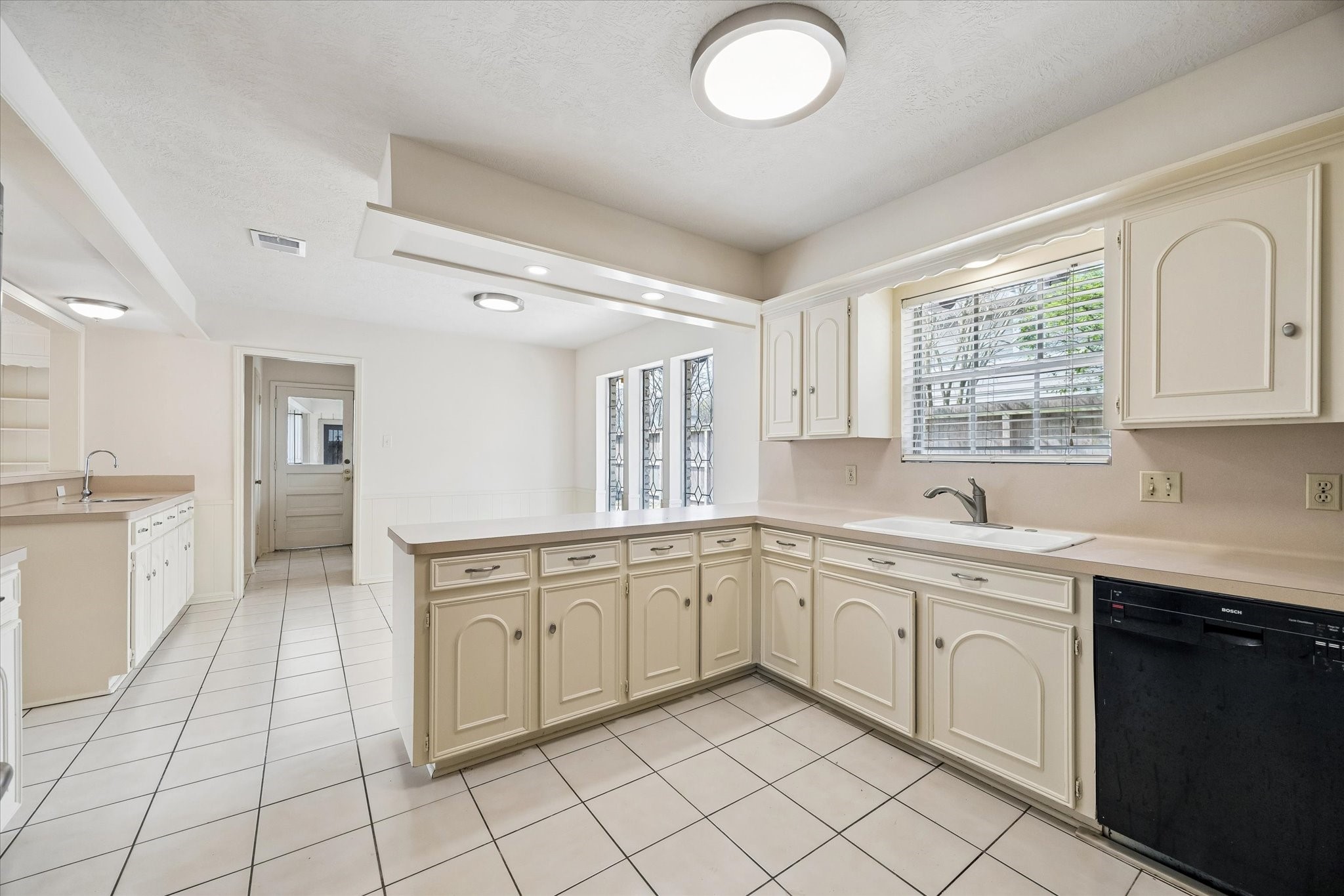 10835 Cranbrook Road photo 15