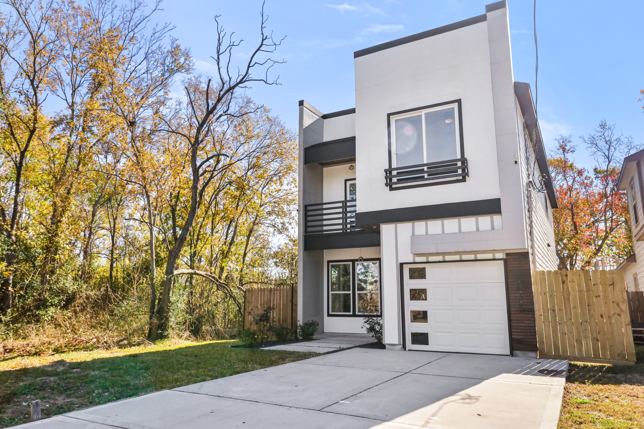 8046 Chateau Street photo 2
