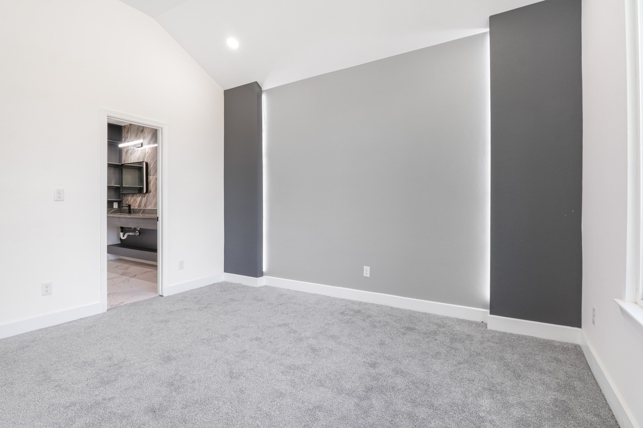 8046 Chateau Street photo 15