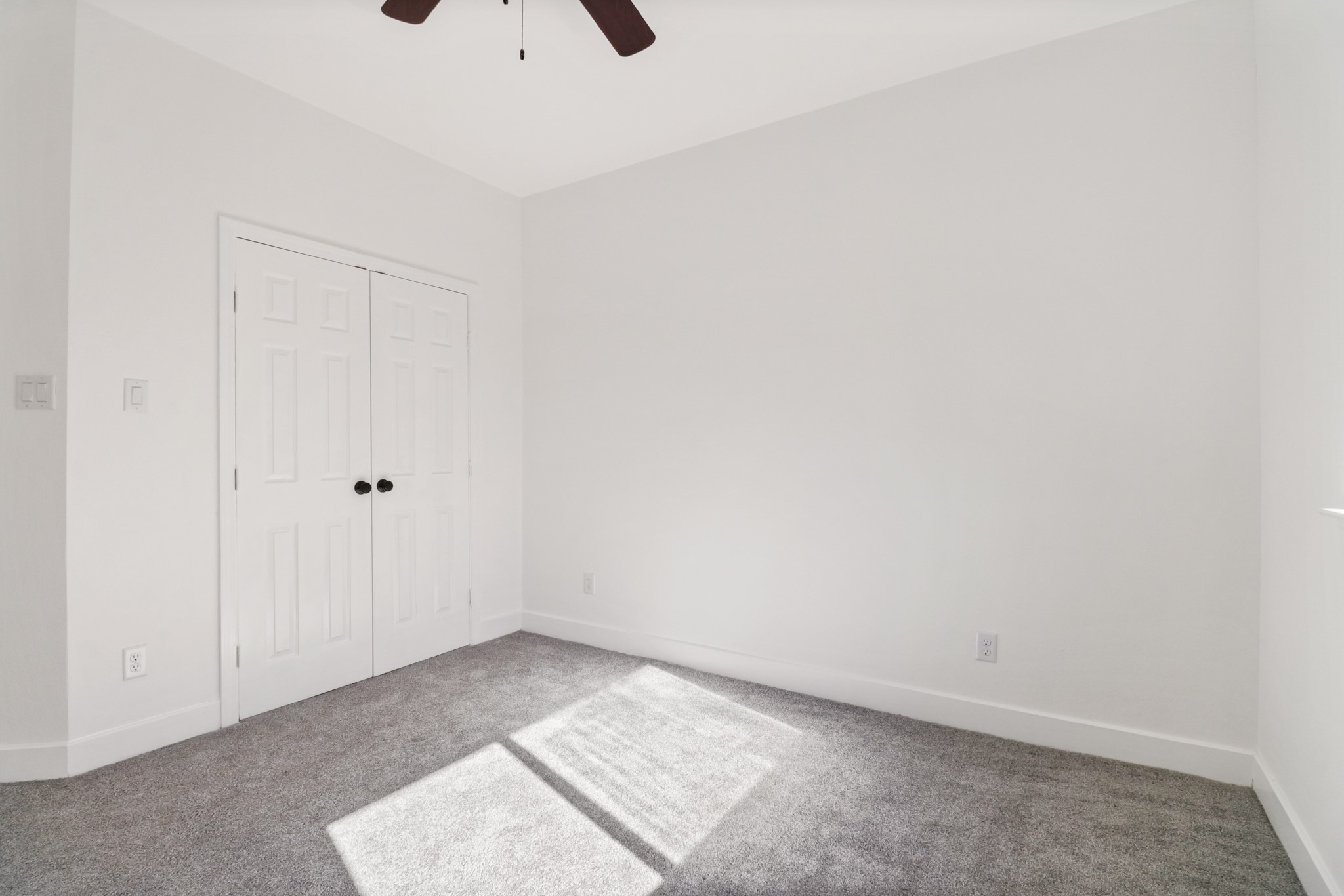 8046 Chateau Street photo 21