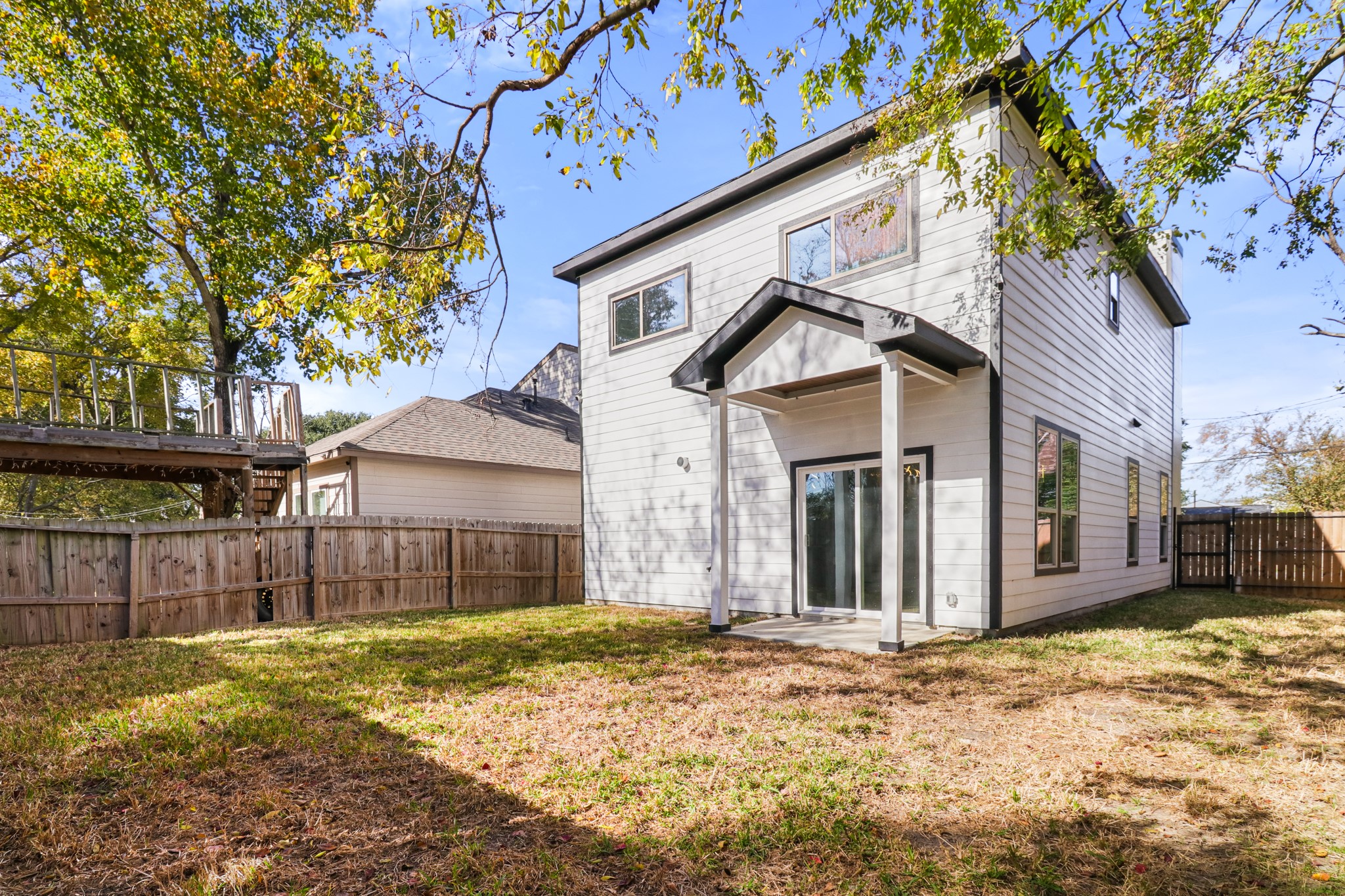 8046 Chateau Street photo 25