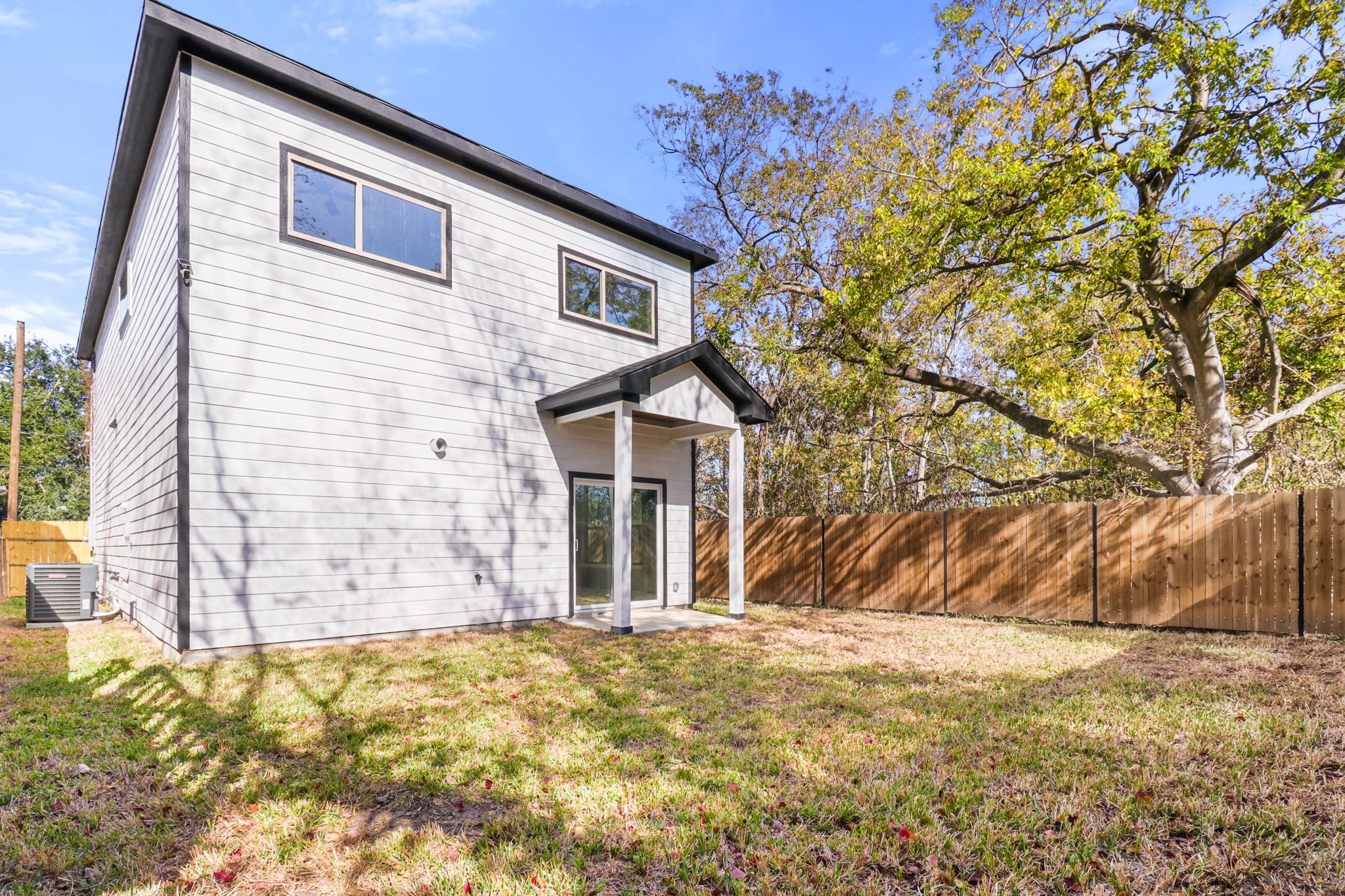 8046 Chateau Street photo 26