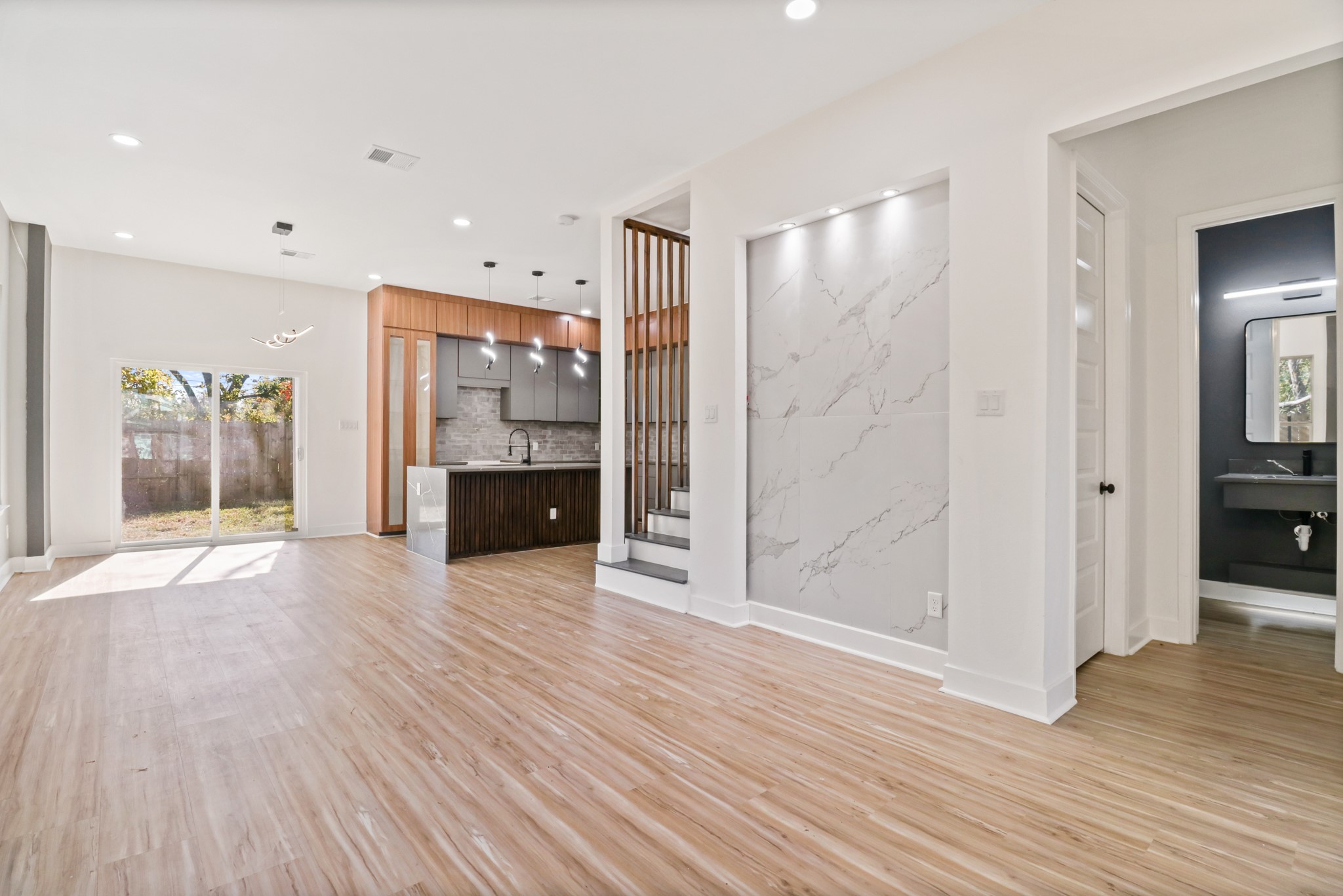8046 Chateau Street photo 6