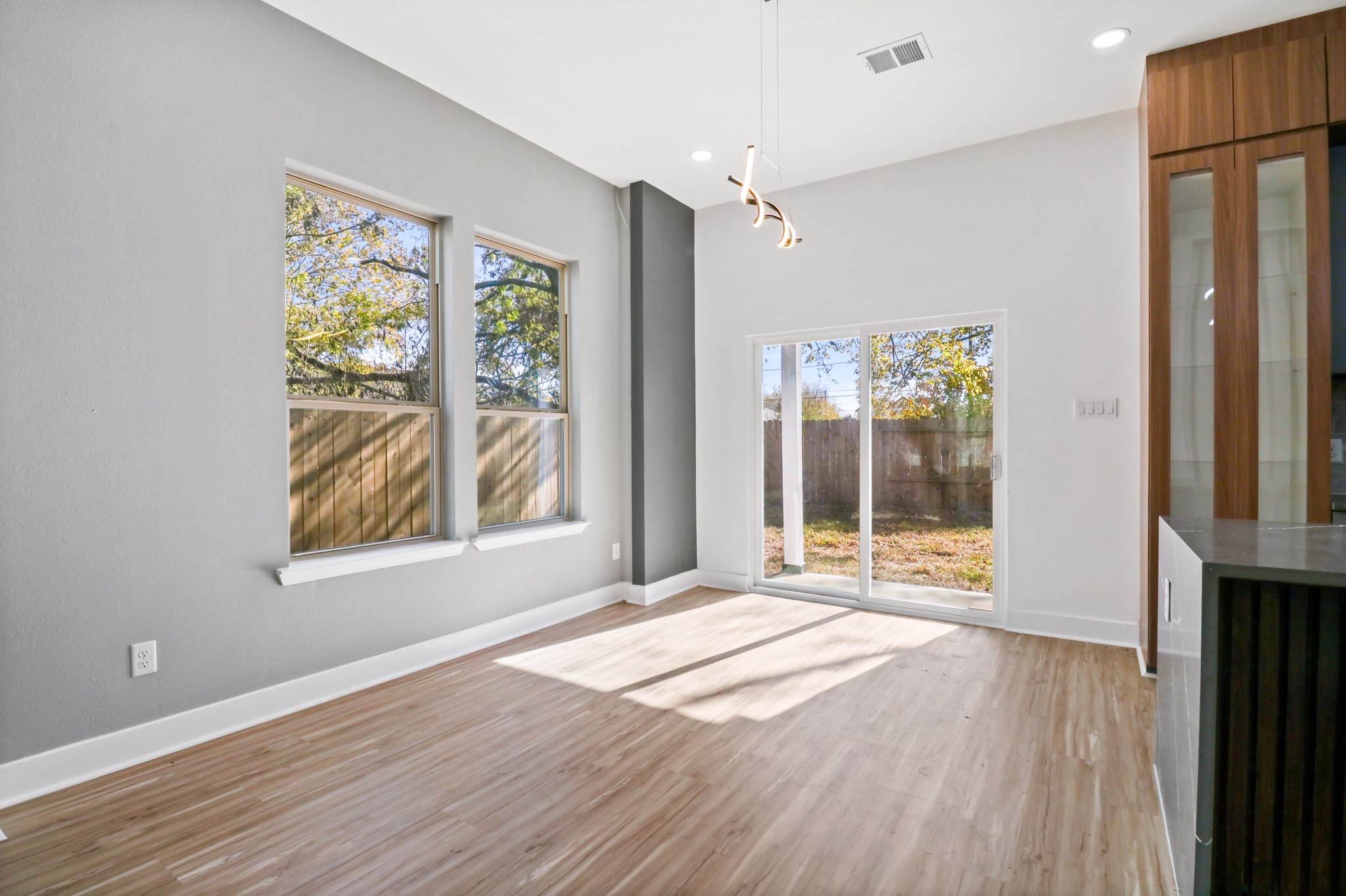 8046 Chateau Street photo 8